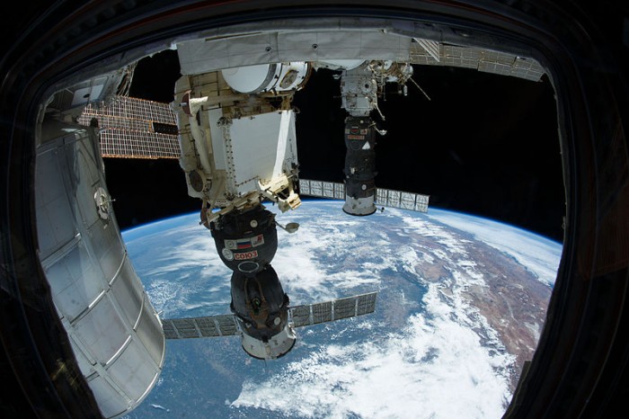 800px-Soyuz_TMA-11M_&_Progress_M-20M_at_ISS.jpg
