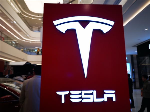 特斯拉Model X获纯电动车保值率第一：3年残值超50%