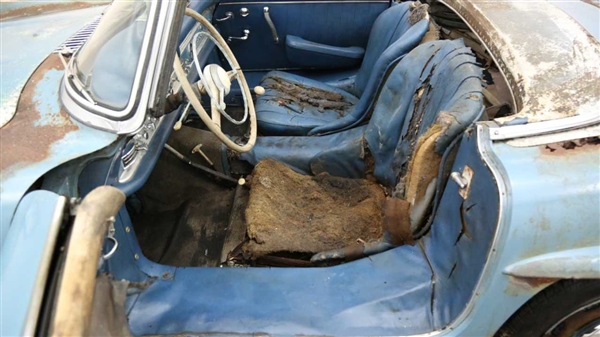 59年车龄的奔驰罕见跑车被发现：不做任何修复 标价557万元出售