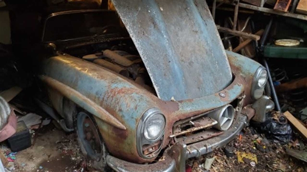 59年车龄的奔驰罕见跑车被发现：不做任何修复 标价557万元出售