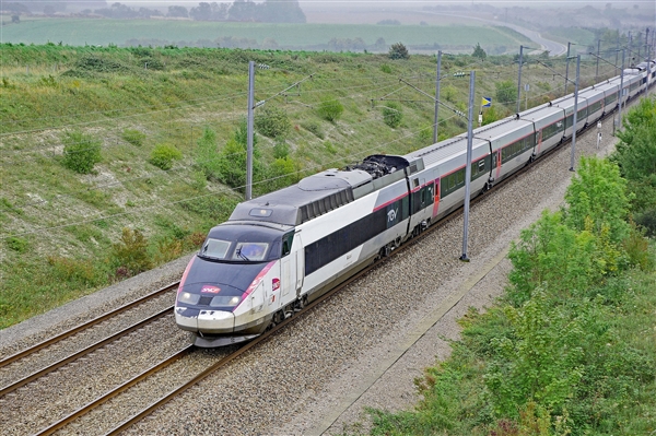 速度提升60%！中国首列商用磁浮2.0版列车完成达速测试