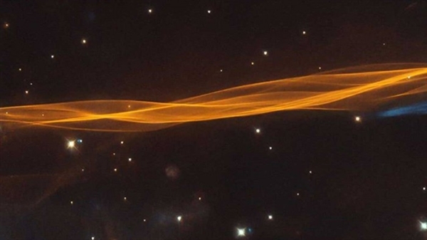 NASA分享20倍于太阳质量新星爆炸瞬间：冲击波图像绚丽