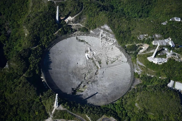 走过57年：曾经世界第一的阿雷西博射电望远镜彻底崩塌