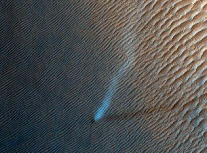 NASA发现蜿蜒的“尘魔”在火星沙丘上“跳舞”