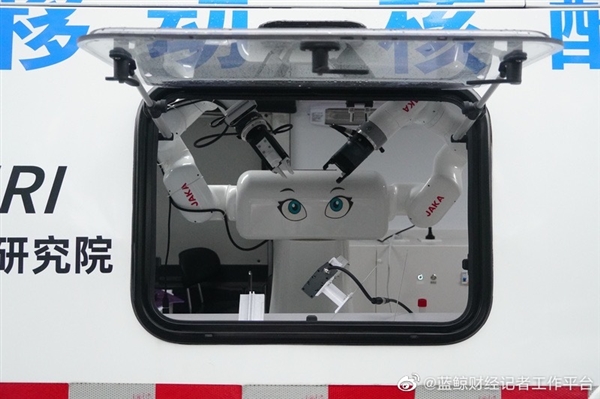 核酸采样机器人在上海问世 30秒完成一次无人检测：提高效率