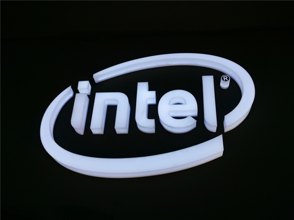 Intel回应冻结PC芯片部门招聘：只为抵御经济不确定性