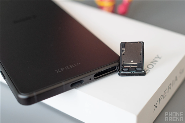 比iPhone 13还轻的小屏旗舰 索尼Xperia 5 IV真机图赏
