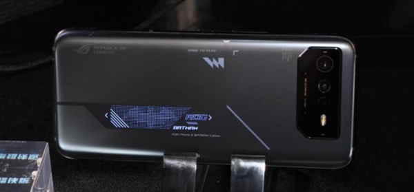 ROG Phone 6蝙蝠侠版发布：联发科天玑9000+加持 卖8000元