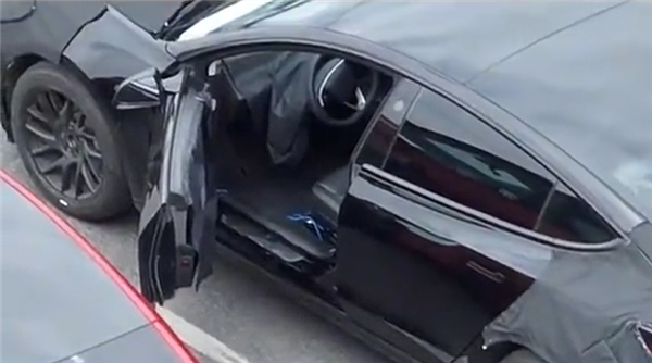 新款特斯拉Model 3实车曝光：全新大灯、辅助驾驶能力再升级