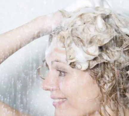 淋雨后该不该洗热水澡？应该怎么选择？