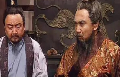 贾诩为什么能赶在荀彧之前获封为侯呢?（满满干货）