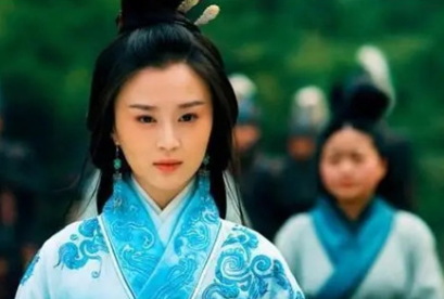 孙权继位后，是如何对待孙策的儿子和妻子的呢？（奔走相告）