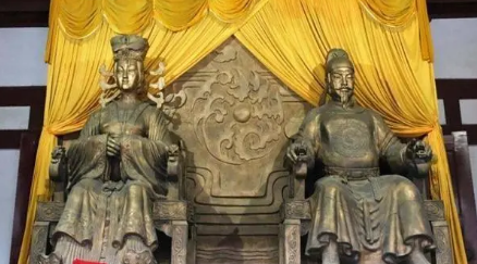 在武则天的一生中，她与唐高宗李治的权力关系如何？（快来看）