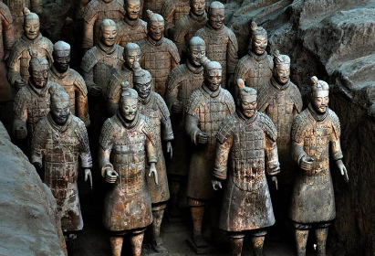 秦始皇兵马俑手中的武器为何全部遗失呢？（硬核推荐）