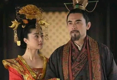 寿王李瑁和唐玄宗之间，杨玉环更爱谁呢?（奔走相告）