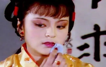 为何说在贾探春的身上，具备林黛玉和薛宝钗的优点（学到了吗）