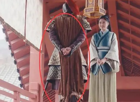 古代将军身后什么总穿着披风 古人是在耍帅吗（满满干货）