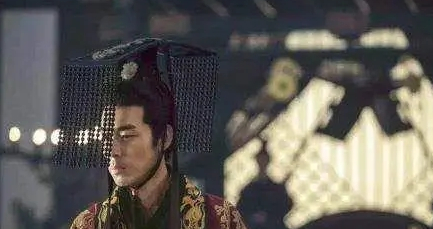 汉献帝为何要向曹丕献上传国玉玺，主动放弃皇位？（学到了）