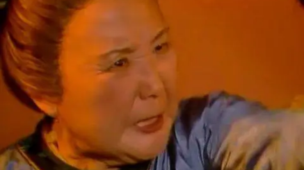 赵姨娘讨人嫌是有缘由的，这个缘由可总结为哪两个字？（奔走相告）