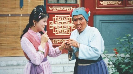 从一进贾府到后面的多次来贾府，刘姥姥的情商有多高？（学会了吗）