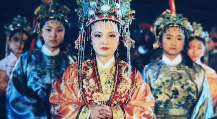 为何说妙玉慢慢活成了贾府里身份最尴尬的那个人？（太疯狂了）