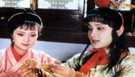 在薛宝钗的内心里，她是否真的爱过贾宝玉？（深度揭秘）