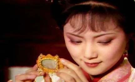 为何薛宝钗在嫁给贾宝玉之前，曾三翻四次诱惑贾宝玉？（速看）