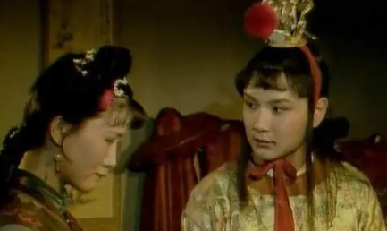 身为管家的王熙凤为何对她见招拆招，在各方面礼让三分？（这样也行？）