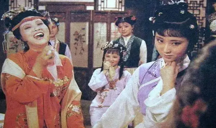 听到含“玉”的名字后，王熙凤的表情为何会突然大转变？（没想到）