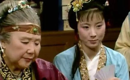 王熙凤在调教人上面是有一定能力的，为何输给了贾母？（干货满满）