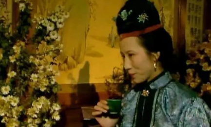 贾母为何只对李纨的寡婶做出如此强硬的留客态度？（越早知道越好）