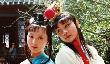 林黛玉与薛宝钗在事关贾宝玉上，不约而同做了哪件事（这都可以？）