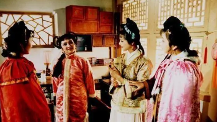 红楼梦中，薛宝琴为何能得到贾母为她集福的法宝？（快来看）