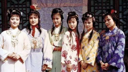 林黛玉在荣国府中，为什么会从张扬转变到隐忍？（干货分享）