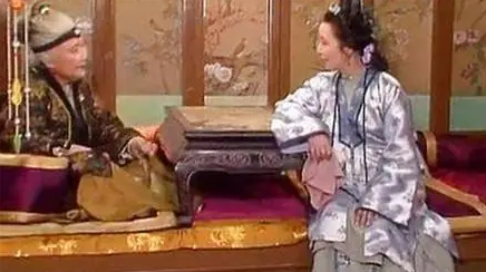 贾母为什么不得不去附和王夫人首次的工作汇报？（万万没想到）