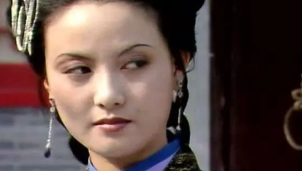 薛宝钗选择敲打王熙凤的方式，为什么是泼冷水？（太疯狂了）