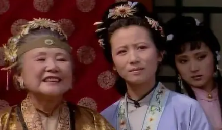 红楼梦中，李纨为什么要把贾母当成垫脚石来夸鸳鸯？（不要告诉别人）