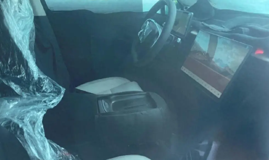 零跑A12内饰曝光：大屏怀挡一应俱全，定价有望10万级！