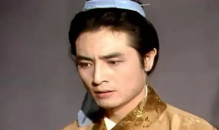 贾芸为什么会主动又用实际行动来关心贾元春？（没想到）