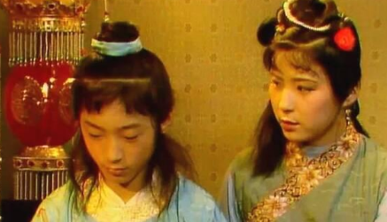 贾环被众丫头厌恶，为什么却得到了彩霞的钟情？（真没想到）