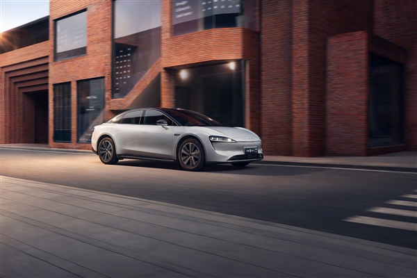 24.98万入门即高配！余承东：智界S7 Pro首发华为视觉智驾 非常适合年轻人