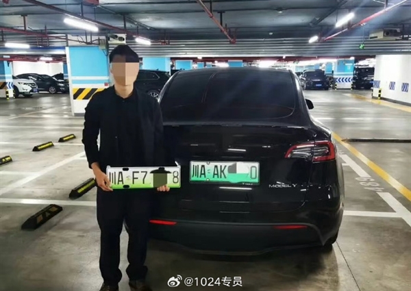 神人无处不在！成都一男子驾驶特斯拉套牌被拘留罚款2000元 扣12分
