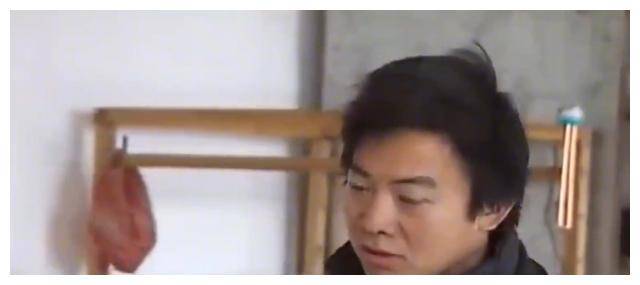 男子自称被外星人解剖，身体中被植入芯片，谁料CT检查后令人惊奇