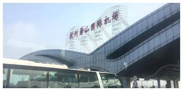 杭州机场神秘“条状”UFO，雷达竟看不到踪影，它究竟是什么？