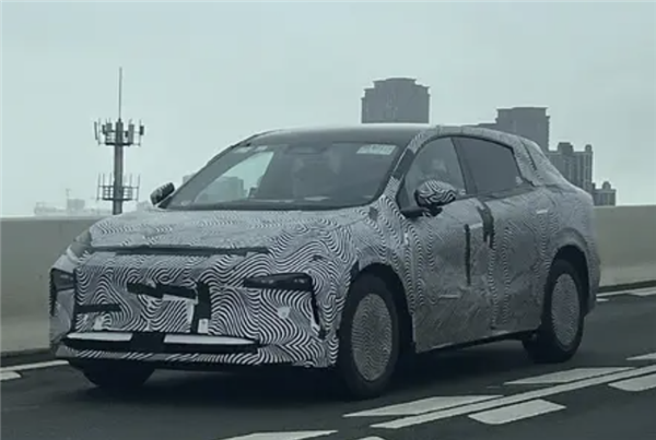 小鹏P7+同款设计风格：小鹏全新SUV伪装实车图曝光