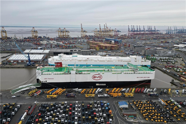 2025车市大洗牌:有人半年卖出200万辆 有人却快掉队了