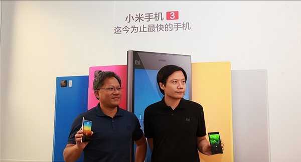 黄仁勋雷军合照曝光:二人肩并肩 面带微笑