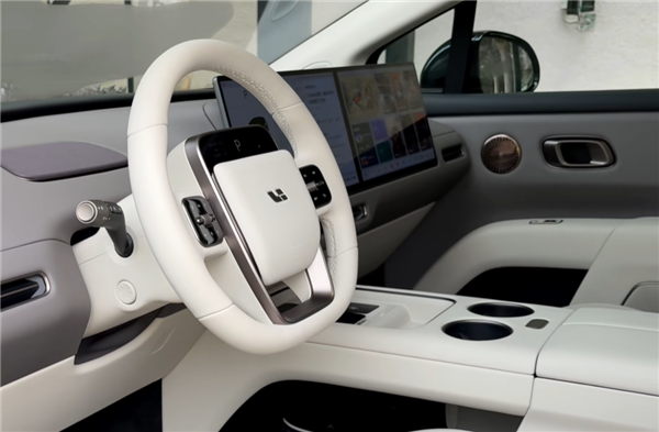 理想第一台纯电SUV登场！一文看完理想i8内饰亮点