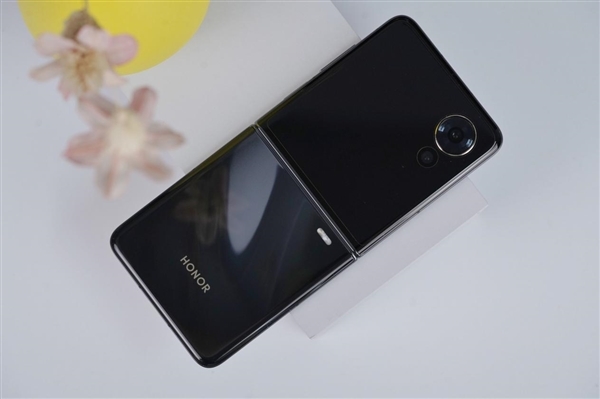 荣耀Magic V Flip2下周预热 2025年电池最大小折叠