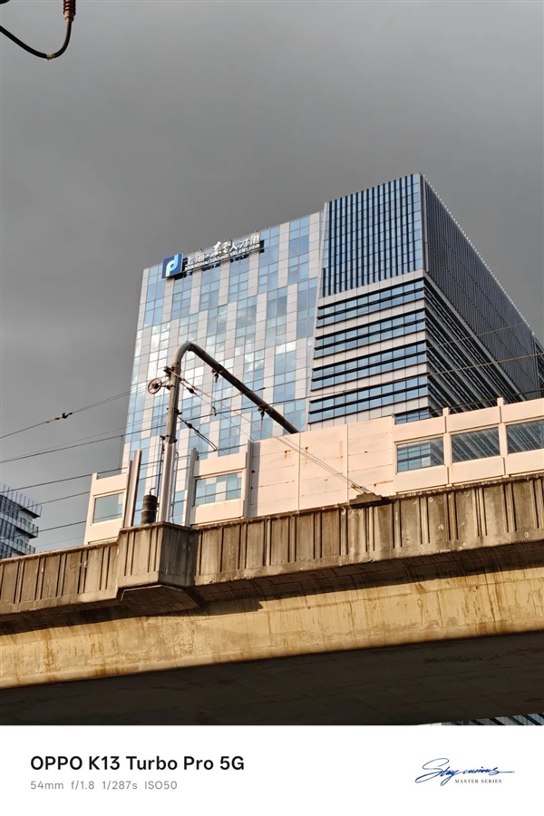 不到2000元带风扇还防水的手机 会让你上分更快吗